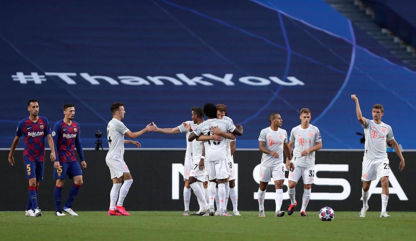 Alguns jogadores que estiveram no 7 a 1 aplicado pela Alemanha sobre o Brasil, na Copa do Mundo de 2014, tambm participaram da goleada do Bayern por 8 a 2 sobre o Barcelona, na Liga dos Campees de 2020. Neuer, Boateng e Thomas Mller decretaram o fim de uma era no Bara de Messi