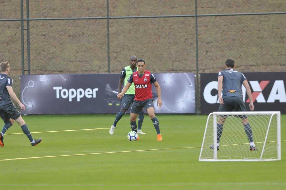 Yimmi Char, David Terans e Denlson participaram do treino em campo pela primeira vez