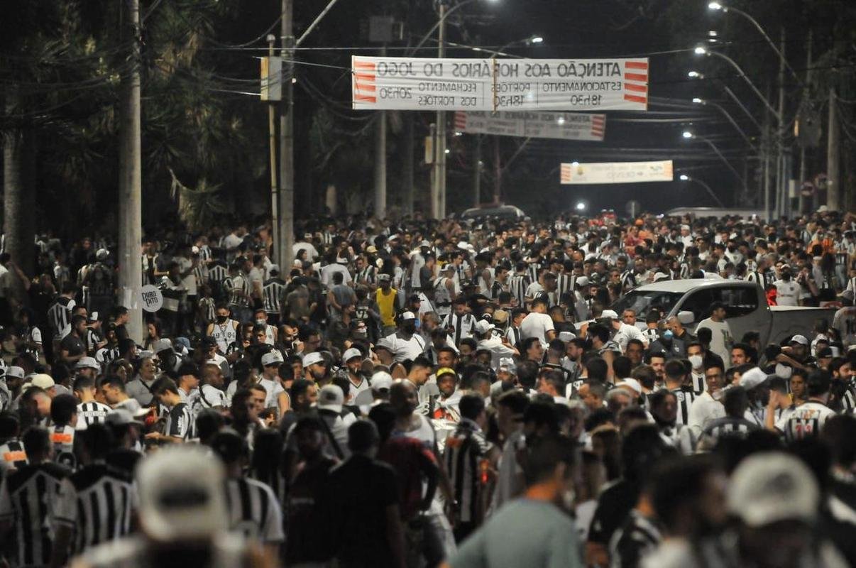 Fotos da torcida do Atltico no pr-jogo contra o Palmeiras no Mineiro