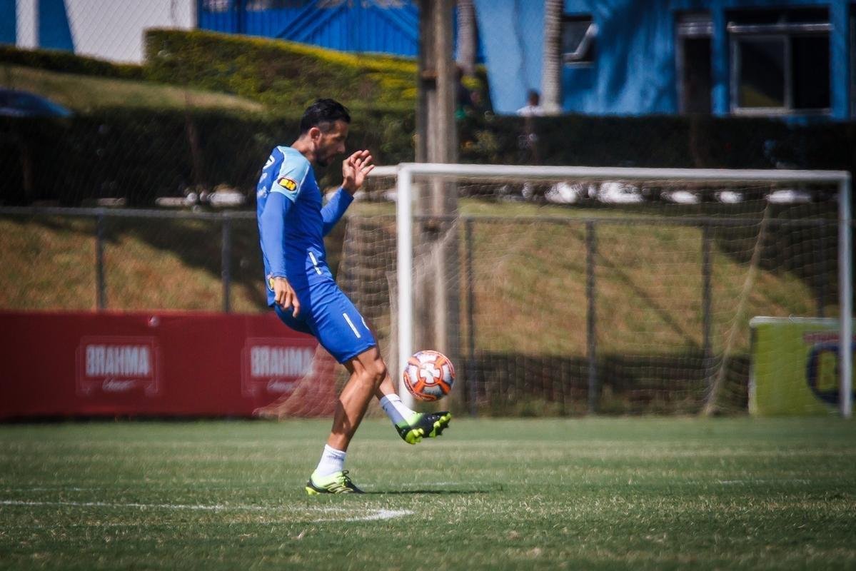 Cruzeiro treinou na manh desta sexta-feira (01/02), na Toca da Raposa II