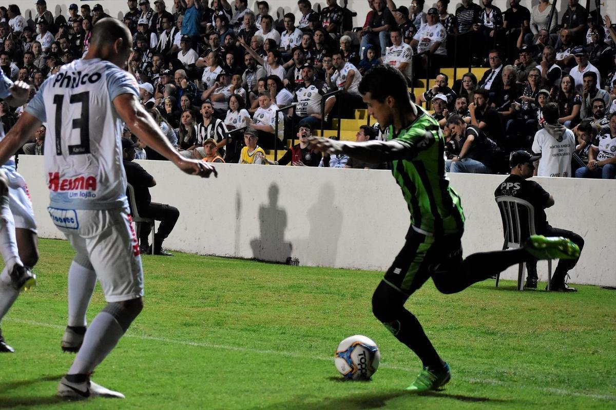 No segundo tempo, Amrica sofreu gol aos 19 minutos e no conseguiu chegar ao empate