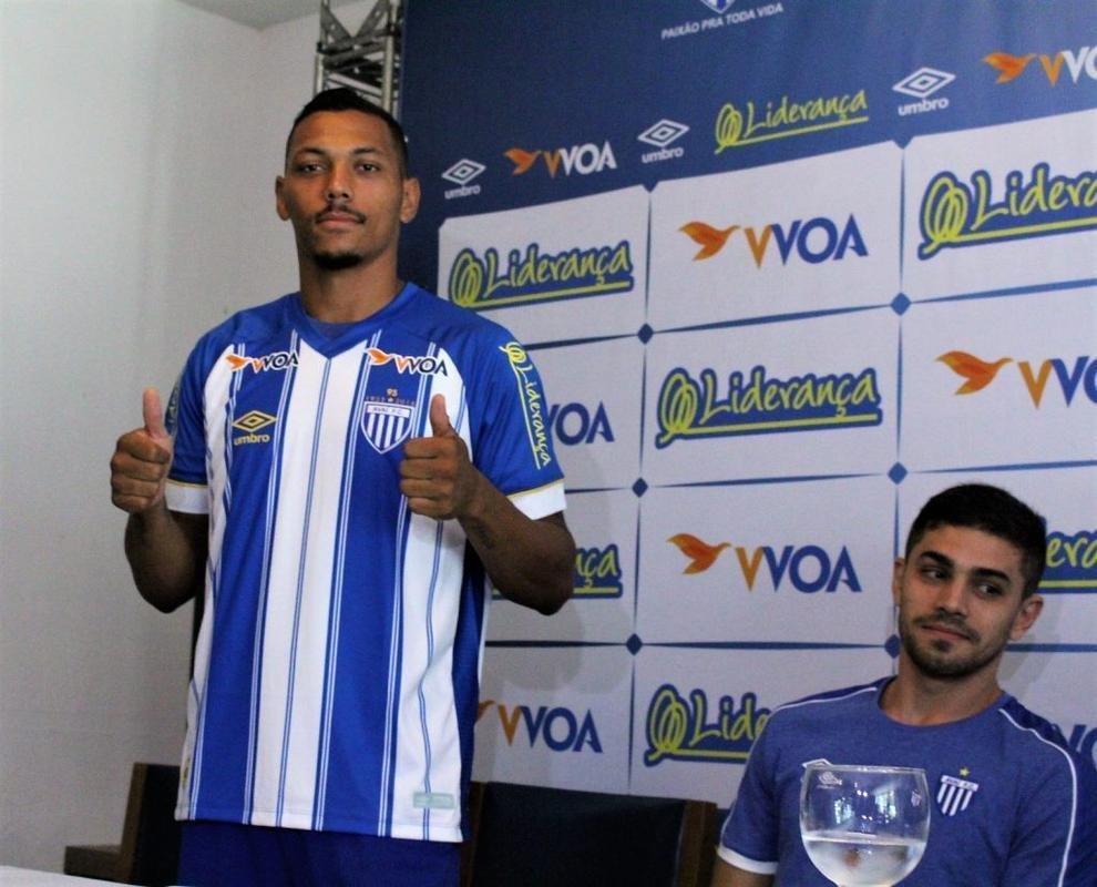 O Ava anunciou a contratao do lateral-direito Alex Silva