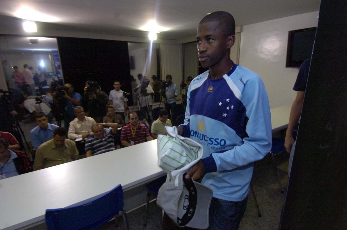 Ramires, 33 anos, ex-volante de Benfica, Chelsea e Cruzeiro, rescindiu seu contrato com o Palmeiras no incio de dezembro e est sem clube.