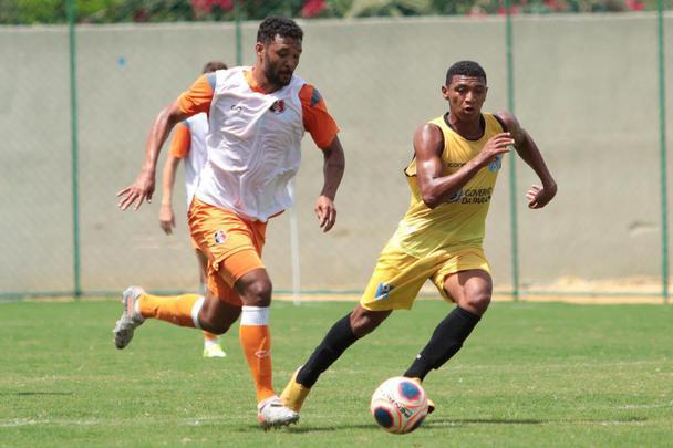 O retorno do volante Bileu, de 30 anos, foi oficializado no início do mês de dezembro, marcando também o primeiro reforço do Tricolor do Arruda para 2020. Em seu histórico, há apenas um gol marcado pela Cobra Coral, no ano de 2015, quando o Santa conquistou acesso à primeira divisão, goleando o time do Mogi Mirim por 3 a 0.