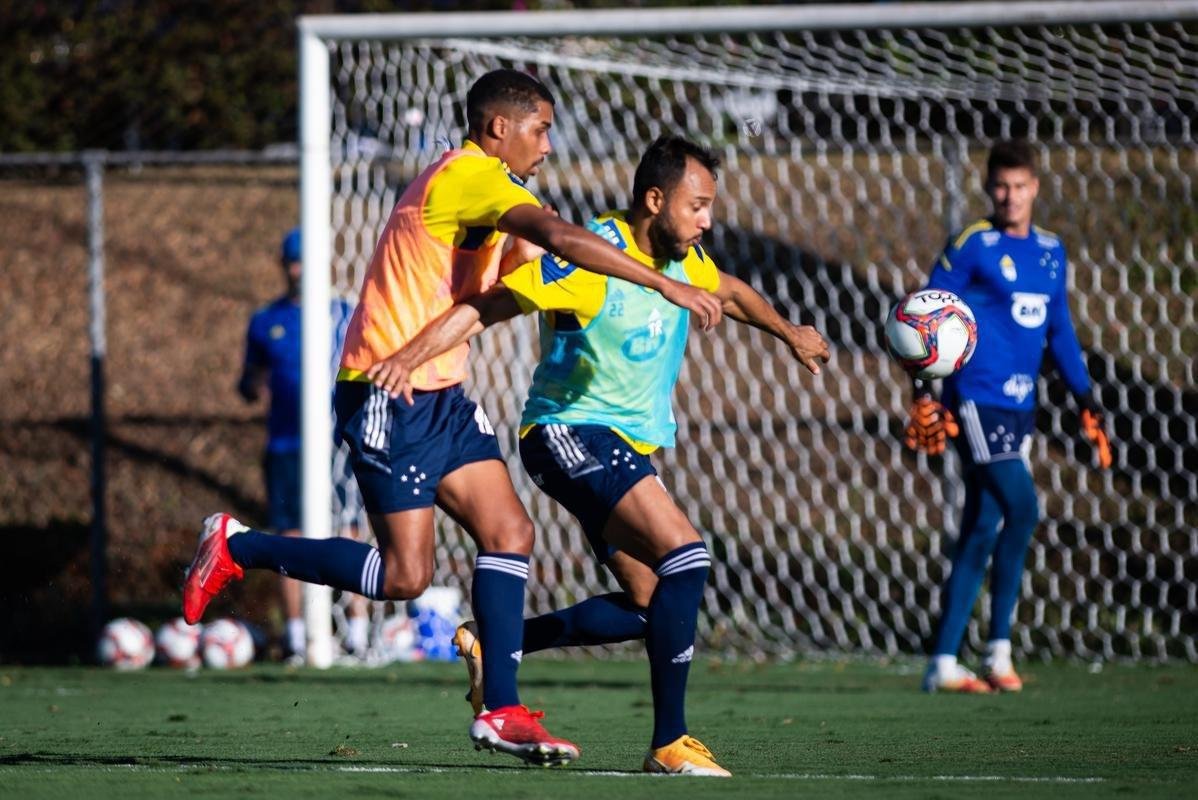 Fotos do treino do Cruzeiro na tarde desta quinta-feira (19/8), na Toca da Raposa II, em Belo Horizonte. Time fechou a preparao para enfrentar o Confiana, s 21h30 desta sexta-feira, no Mineiro