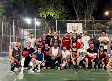 Fundado em 2022, Royalz BKT reúne homens gays em treinos de basquete sem medo de homofobia