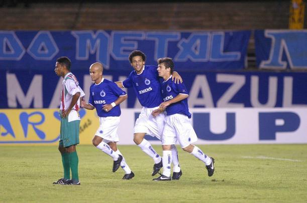 Fred em ação pelo Cruzeiro entre 2004 e 2005