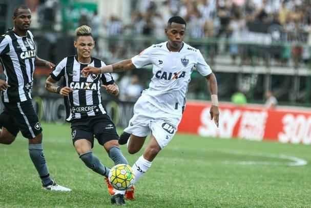 Atltico  derrotado pelo Botafogo, pela 31 rodada do Brasileiro, e fica mais distante do ttulo