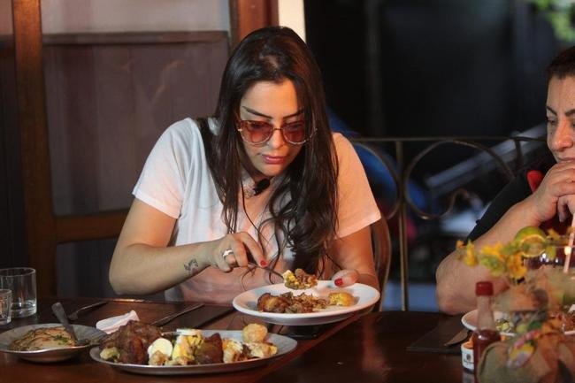 Na primeira vez de Larissa Riquelme em Belo Horizonte, levamos a modelo e apresentadora paraguaia para um verdadeiro banquete de pratos tpicos da culinria mineira. E ela adorou!