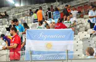 Torcedores na partida entre Argentina e Paraguai, no Mineiro, pela Copa Amrica