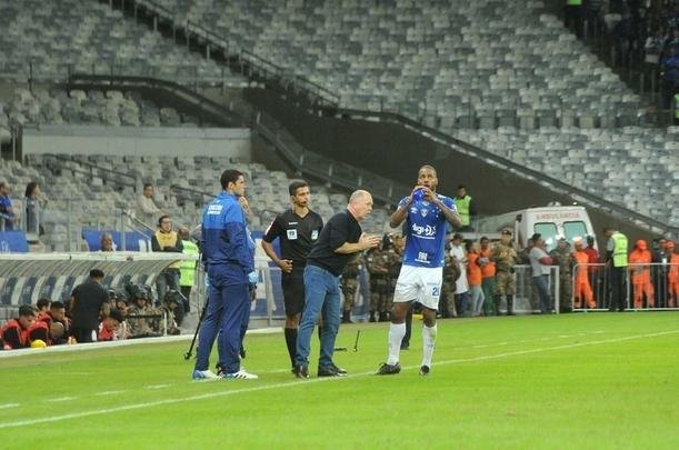 Fotos de Cruzeiro x Corinthians, no Mineiro, pela oitava rodada do Campeonato Brasileiro