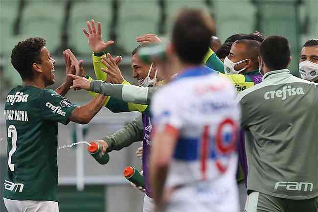 Marcos Rocha fez o gol da vitria do Palmeiras, garantido nas quartas de final 