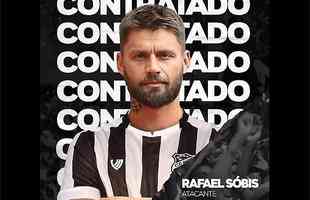 O Ceará anunciou a contratação do atacante Rafael Sóbis, que estava no Internacional