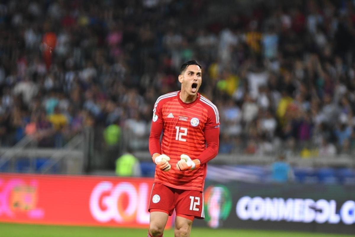 Fotos do empate por 1 a 1 entre Argentina e Paraguai, no Mineiro, pela Copa Amrica