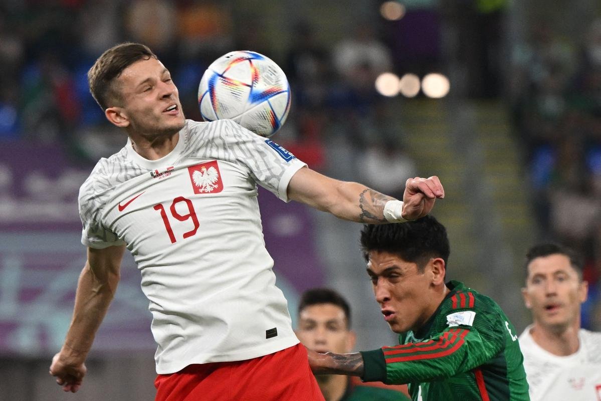 Imagens do jogo entre Mxico e Polnia, pelo Grupo C da Copa do Mundo.