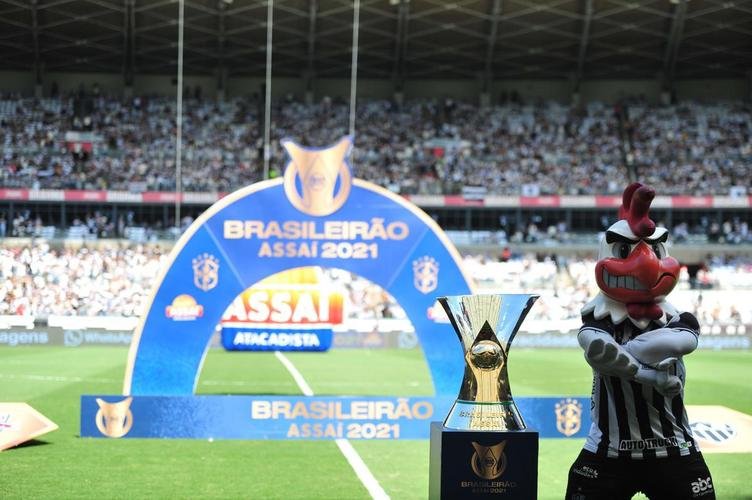 Trofu do Campeonato Brasileiro de 2021, conquistado pelo Atltico