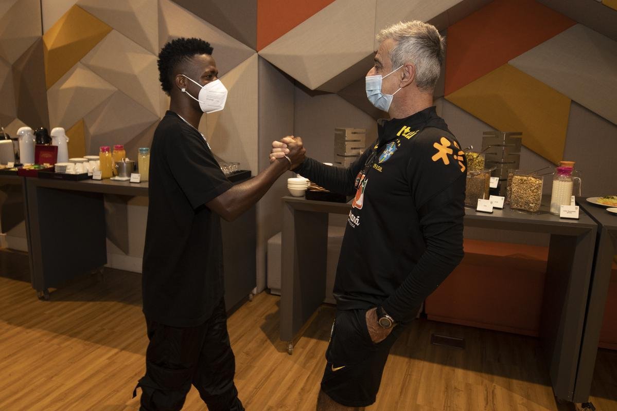 Jogadores se apresentam  Seleo Brasileira