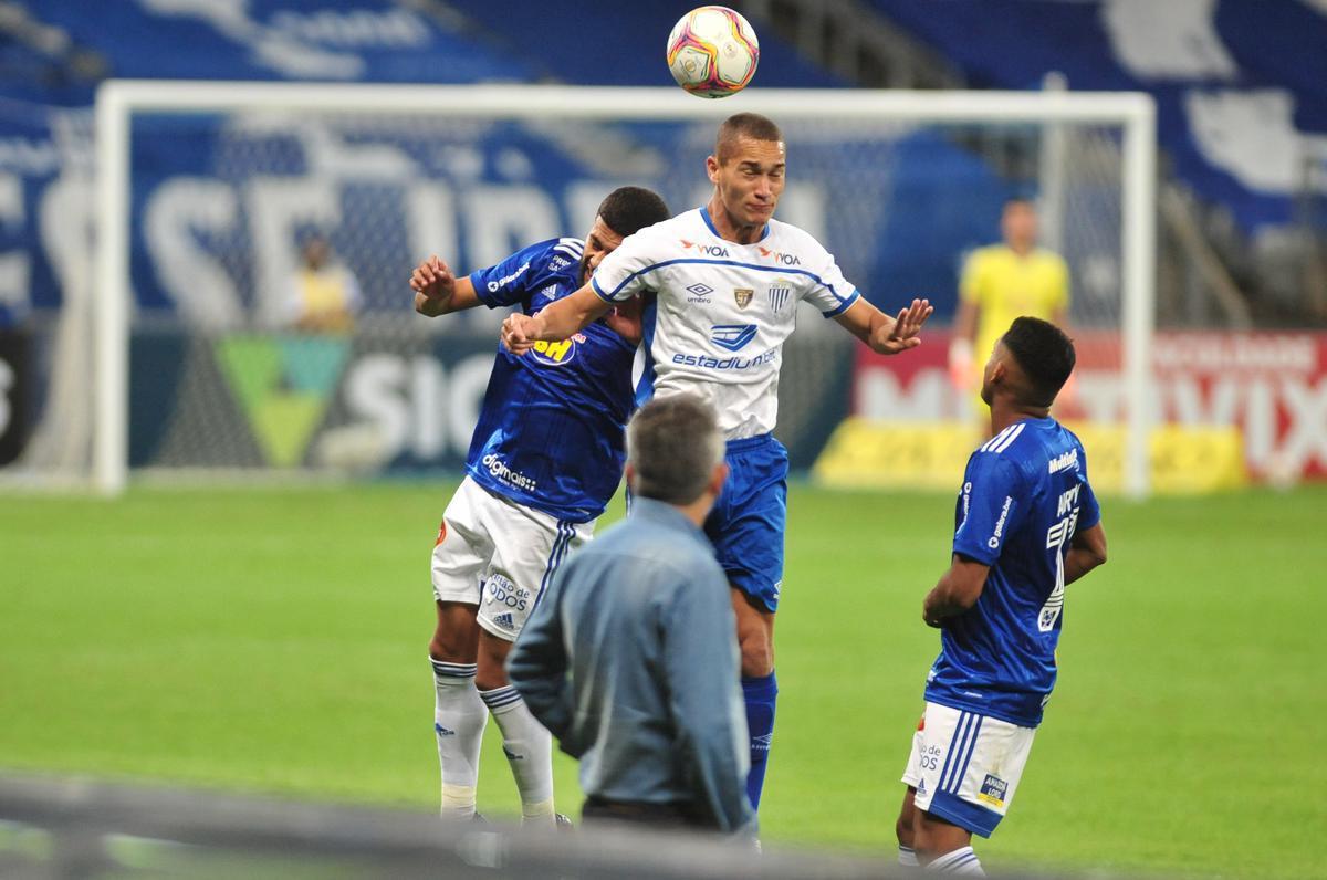 Fotos do jogo entre Cruzeiro e Ava, no Mineiro, pela 11 rodada da Srie B do Brasileiro