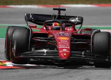 Piloto da Ferrari vai largar em primeiro, seguido por Max Verstappen, da Red Bull, e Carlos Sainz, também da Ferrari