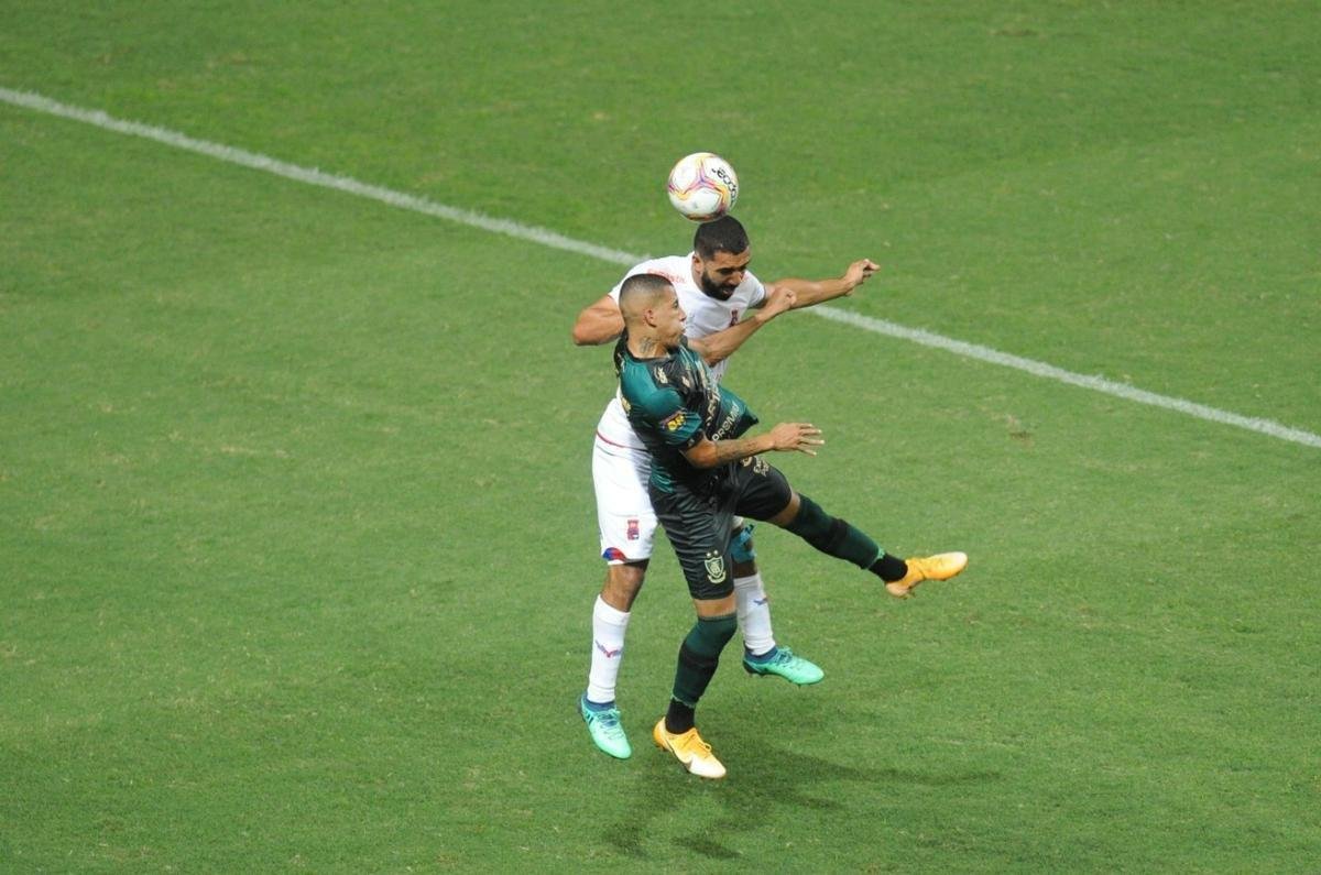 América x Paraná: veja fotos do jogo no Independência