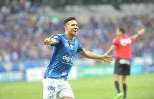 Fotos do gol de Marquinhos Gabriel, do Cruzeiro, sobre o Atltico