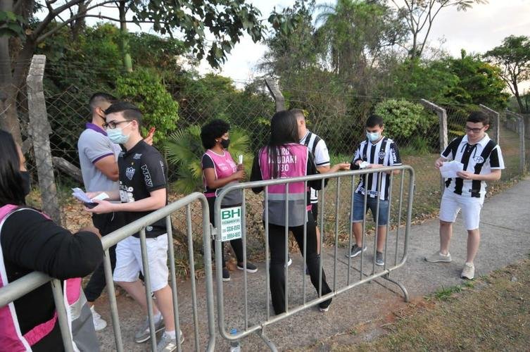 Fotos da torcida do Atltico no pr-jogo contra o Palmeiras no Mineiro