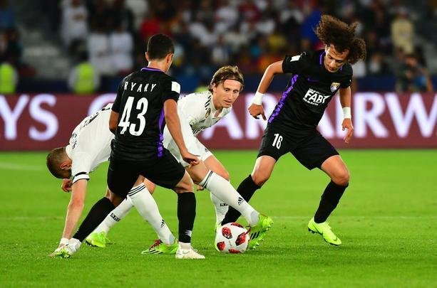 Com gols de Modric, Sergio Ramos, Llorente e Yahia (contra), Real Madrid derrotou o Al Ain por 4 a 1 e fez história ao conquistar seu terceiro título consecutivo do Mundial de Clubes