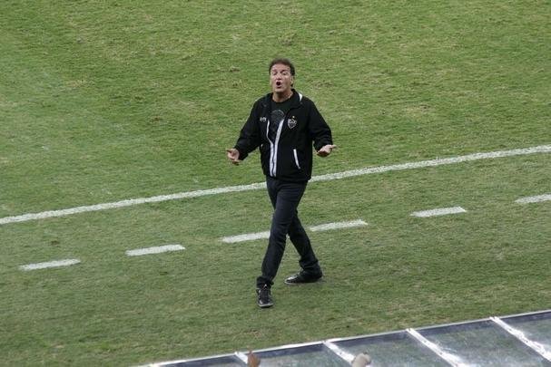 Cuca comandou o Atltico em dez partidas contra o Cruzeiro - duas em 2011, trs em 2012 e cinco em 2013. Foram trs vitrias, dois empates e cinco derrotas.