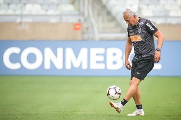 Levir Culpi comanda treino no Mineirão antes da estreia no Grupo E da Libertadores