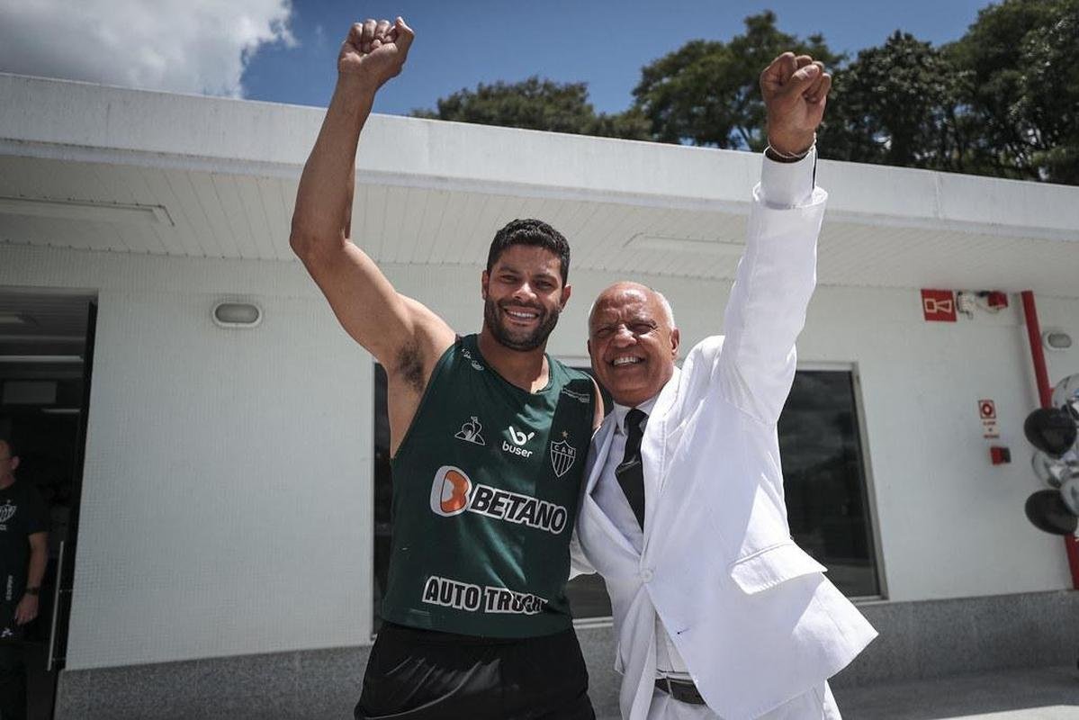 Comemorao pelo aniversrio do Galo e treino