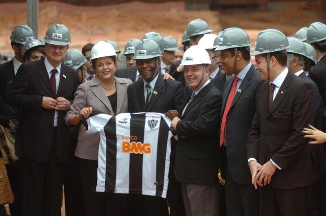 Em 2011, Pel visitou as obras de modernizao do Mineiro para a Copa do Brasil de 2014. Evento contou com a presena da presidente da Repblica Dilma Rousseff, do governador de Minas Antonio Anastasia e do prefeito de Belo Horizonte Mrcio Lacerda