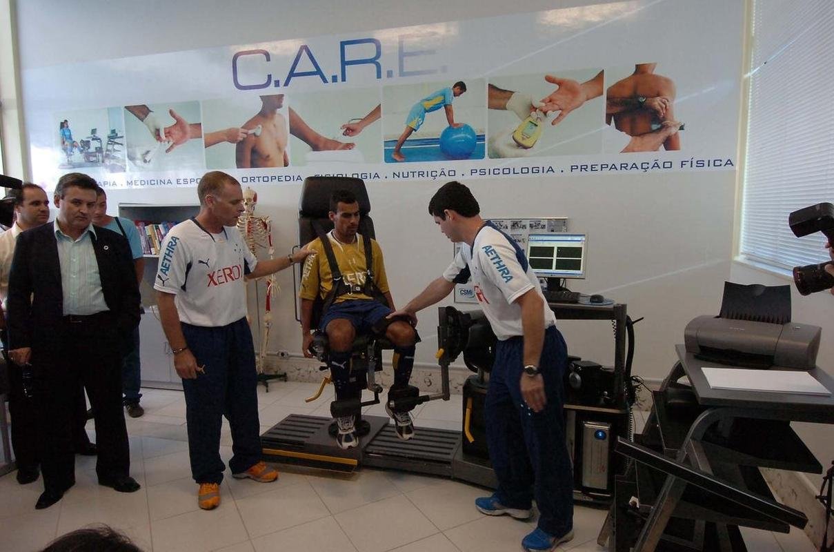 Fotos da inaugurao do Centro Avanado de Reabilitao Esportiva (CARE) da Toca da Raposa II, em 2007