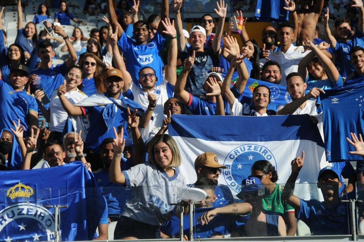 Fotos da torcida do Cruzeiro, no Mineiro, na partida contra a Ponte Preta pela 13 rodada da Srie B do Campeonato Brasileiro. Mineiro recebeu grande pblico mais uma vez