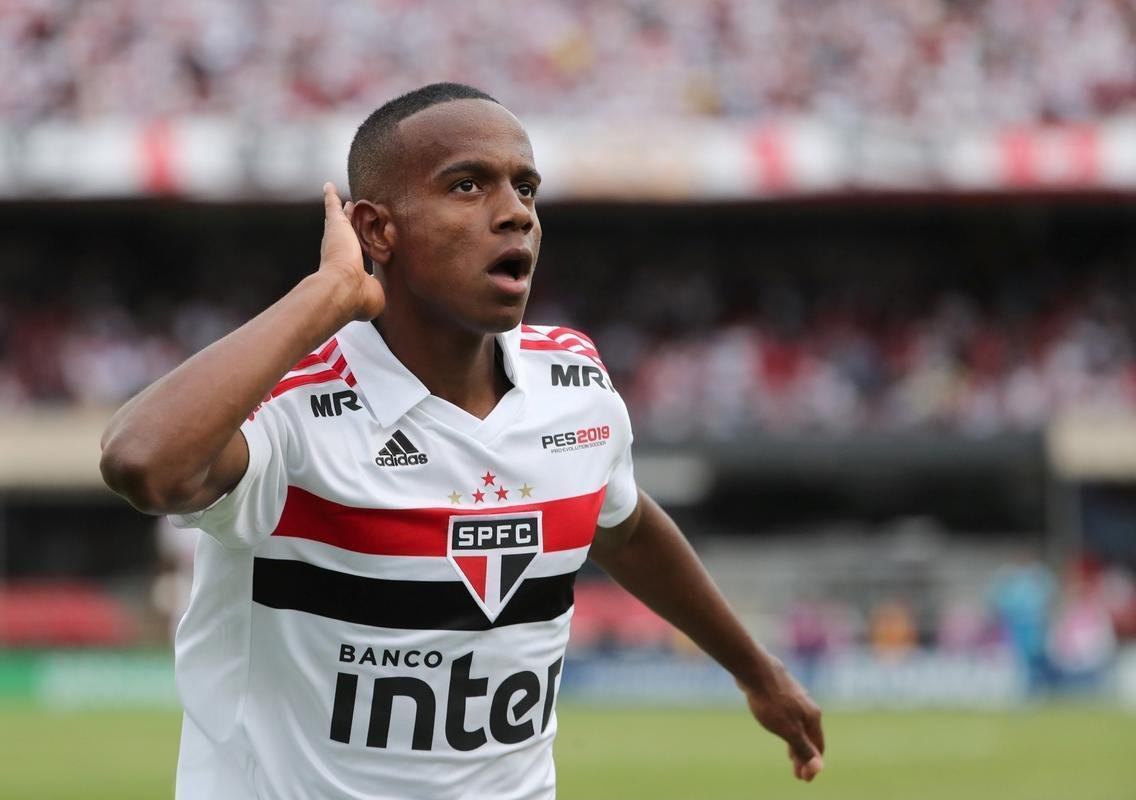 Helinho, cria da base do So Paulo e promovido ao elenco profissional,  outra opo: ele disputou quatro jogos com a camisa tricolor nesta Srie A