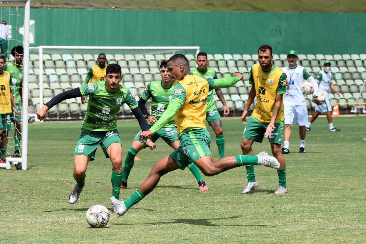 Com o retorno do técnico Lisca, o América deu sequência aos trabalhos de pré-temporada no CT Lanna Drumond, em Belo Horizonte. Os atletas que receberam menos oportunidades na temporada 2020/21 terão chances na primeira fase do Campeonato Mineiro.