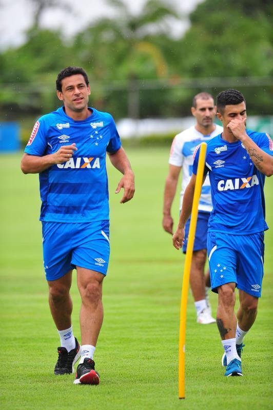 No segundo dia da pr-temporada, jogadores do Cruzeiro fizeram atividade fsica no campo