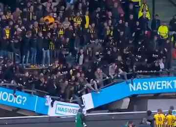 Setor do do estádio Goffertstadion, na cidade de Nijmegen, na Holanda, caiu durante comemoração de torcedores do Vitesse