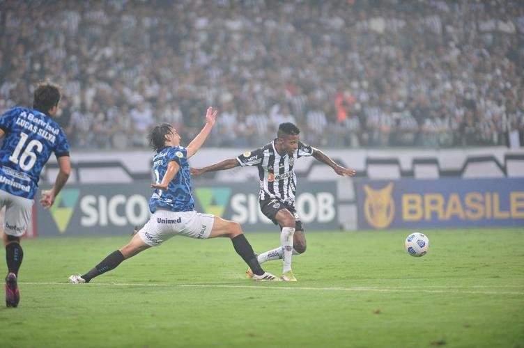 Fotos do jogo entre Atltico e Grmio, no Mineiro, em BH, pela 19 rodada do Campeonato Brasileiro