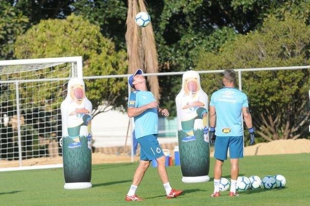 Galeria de fotos do treino do Cruzeiro nesta sexta-feira (6/9), na Toca da Raposa II
