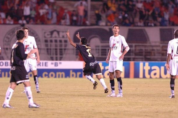 2006 - Uniforme produzido pela Diadora