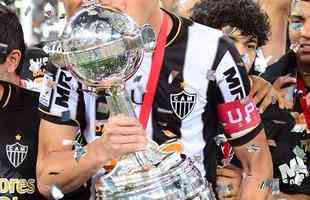 ATLTICO - De volta ao Atltico aps quatro temporadas, o zagueiro Rver foi o capito da conquista alvinegra da Copa Libertadores em 2013.