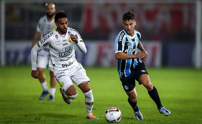 Grêmio sai na frente, mas sofre empate do Brusque e segue em quarto