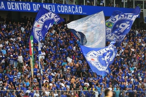 Com apoio da torcida, Cruzeiro recebeu a Chapecoense no Independncia 