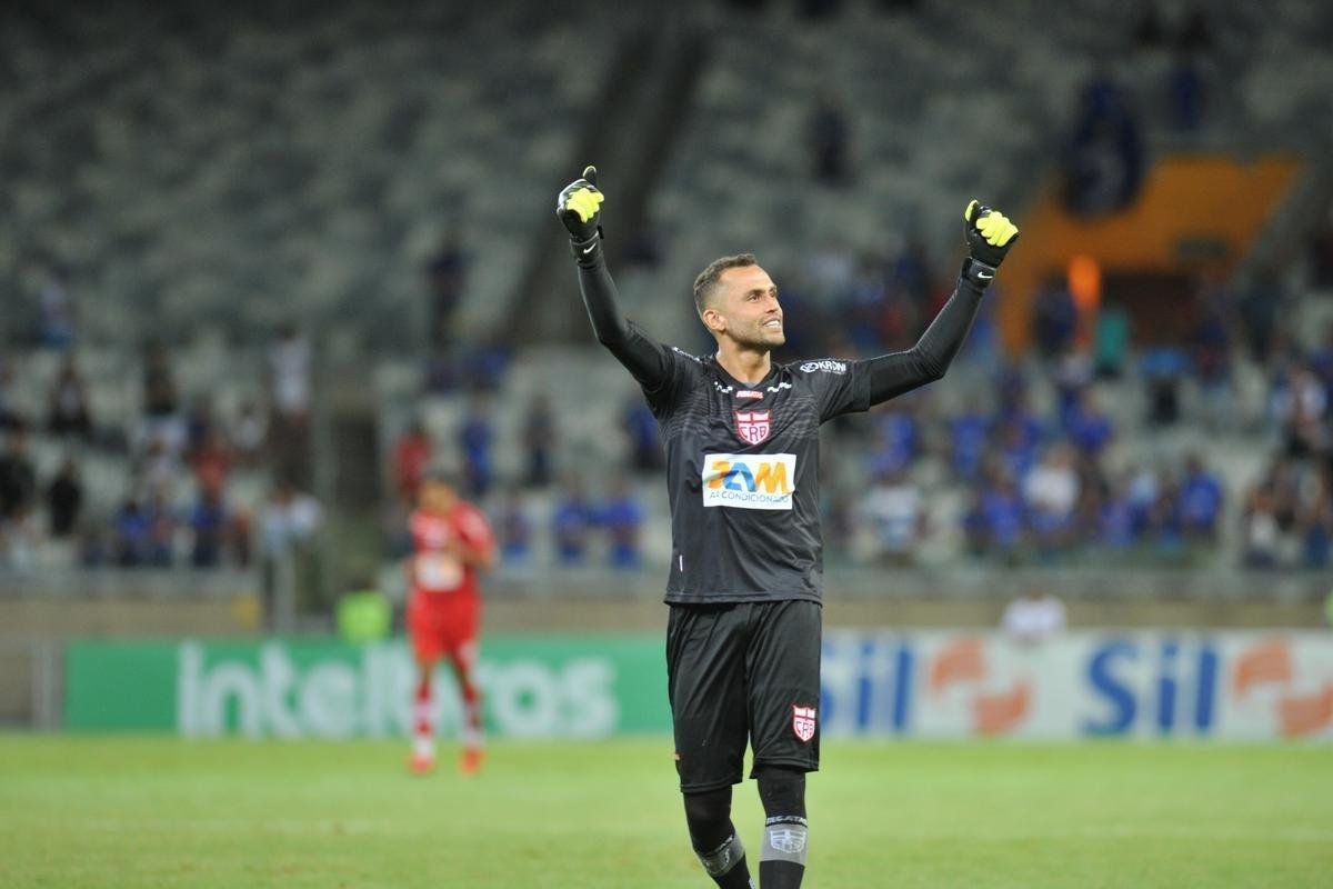 Cruzeiro enfrentou o CRB no Mineiro