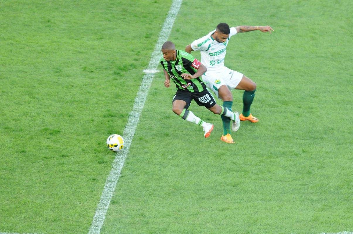 Amrica e Cuiab se enfrentaram, no Independncia, pela 9 rodada do Campeonato Brasileiro