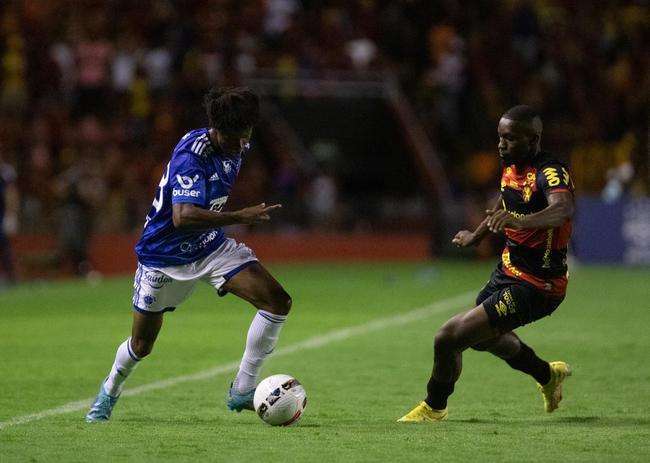 Cruzeiro foi batido pelo Sport por 3 a 1 na Ilha do Retiro pela Série B