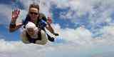 Idosa de 102 se torna a paraquedista mais velha do planeta o saltar

