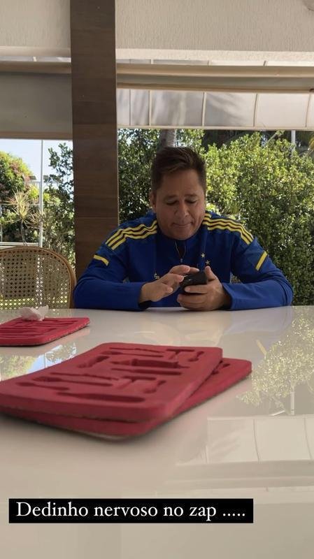 Cantor Leonardo apareceu com a camisa do Cruzeiro nas redes sociais