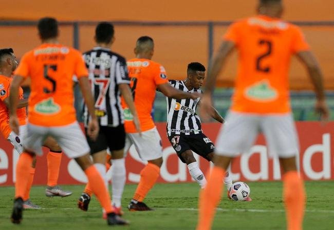 Fotos do duelo entre La Guaira-VEN e Atltico, no Estdio Olmpico Universitario de Caracas, na Venezuela, pela primeira rodada do Grupo H da Copa Libertadores de 2021