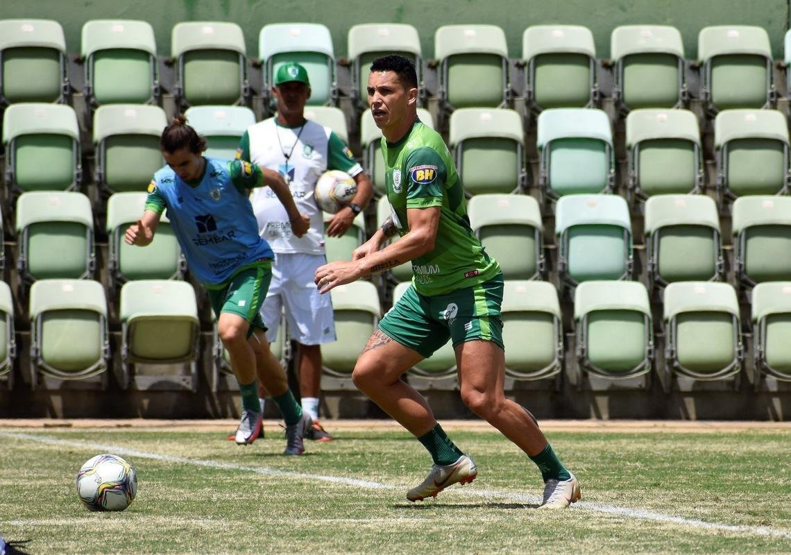 Dos dias 26 a 28 de janeiro, o Amrica realizou atividades totalmente voltadas ao confronto contra o Ava, pela 38 rodada da Srie B do Campeonato Brasileiro. Nesta sexta-feira (29), s 21h30, Coelho e Leo da Ilha se enfrentam no Independncia, em Belo Horizonte. A partida pode selar um indito tricampeonato do Amrica, que se isolaria como maior vencedor da competio. Alm disso, o elenco almeja a conquista para coroar uma temporada histrica, em que o clube foi semifinalista da Copa do Brasil.
